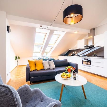 Luxurious Woodrow Wilson Apt In Prague Centre ภายนอก รูปภาพ